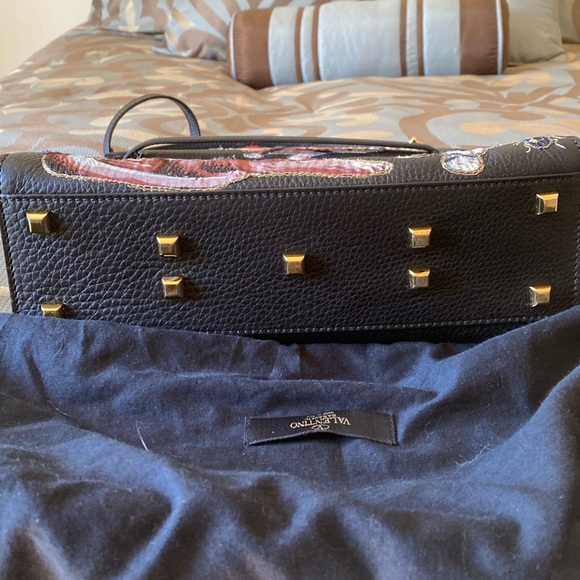 Valentino Garavani embroidered animal leather handbag - Picture 12 of 16